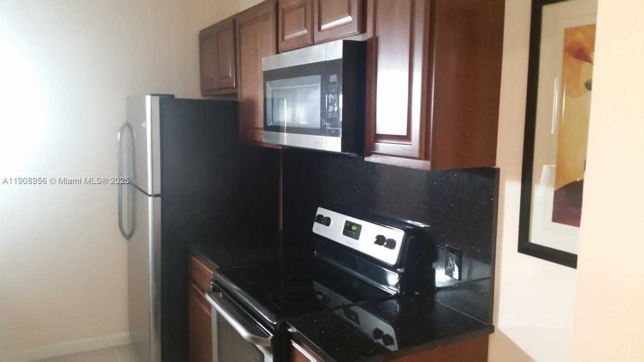 1719 Lincoln St - Photo 7 of 14