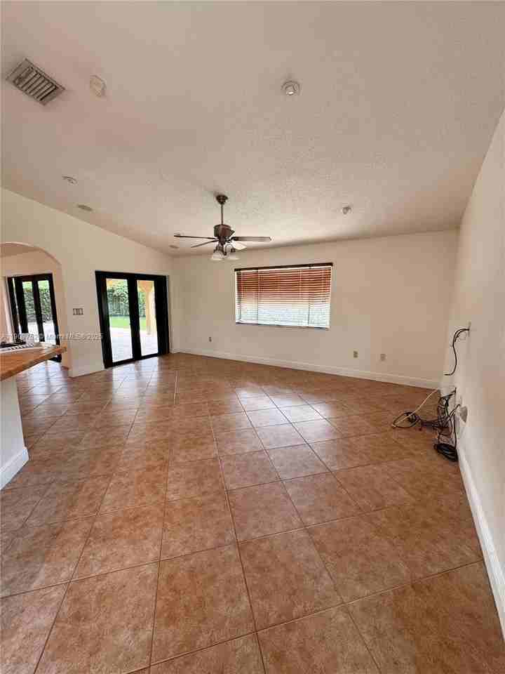17910 Sw 137th Ct - Photo 3 of 25