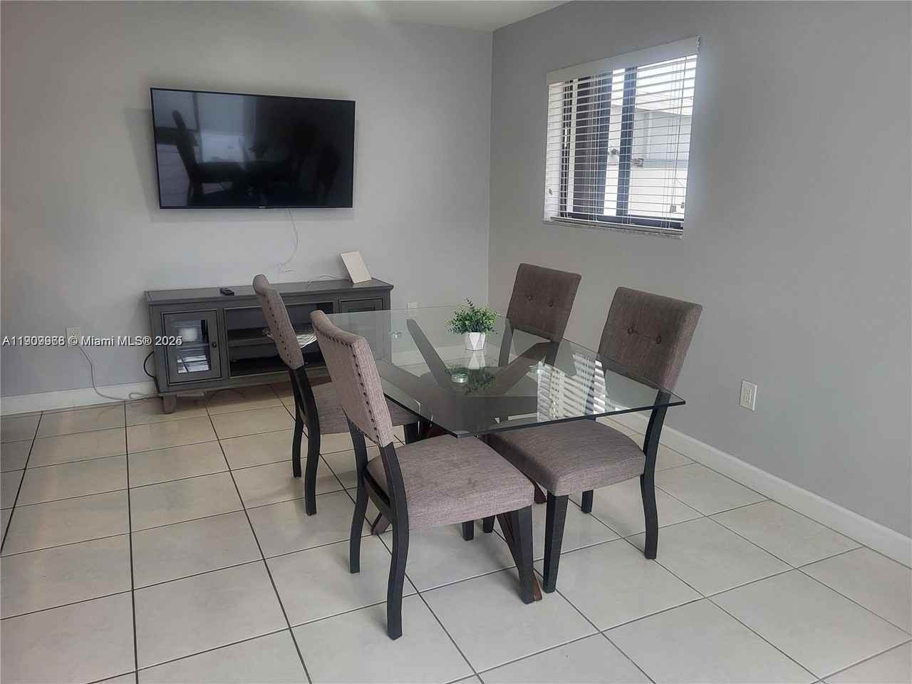 2403 Sw 102nd Pl #0 - Photo 4 of 17