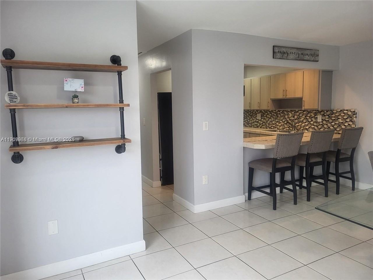 2403 Sw 102nd Pl #0 - Photo 7 of 17