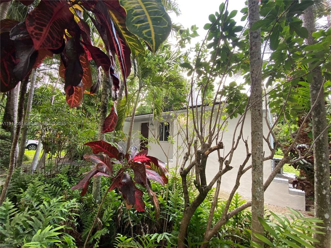 350 Hibiscus Dr #350 - Photo 3 of 30