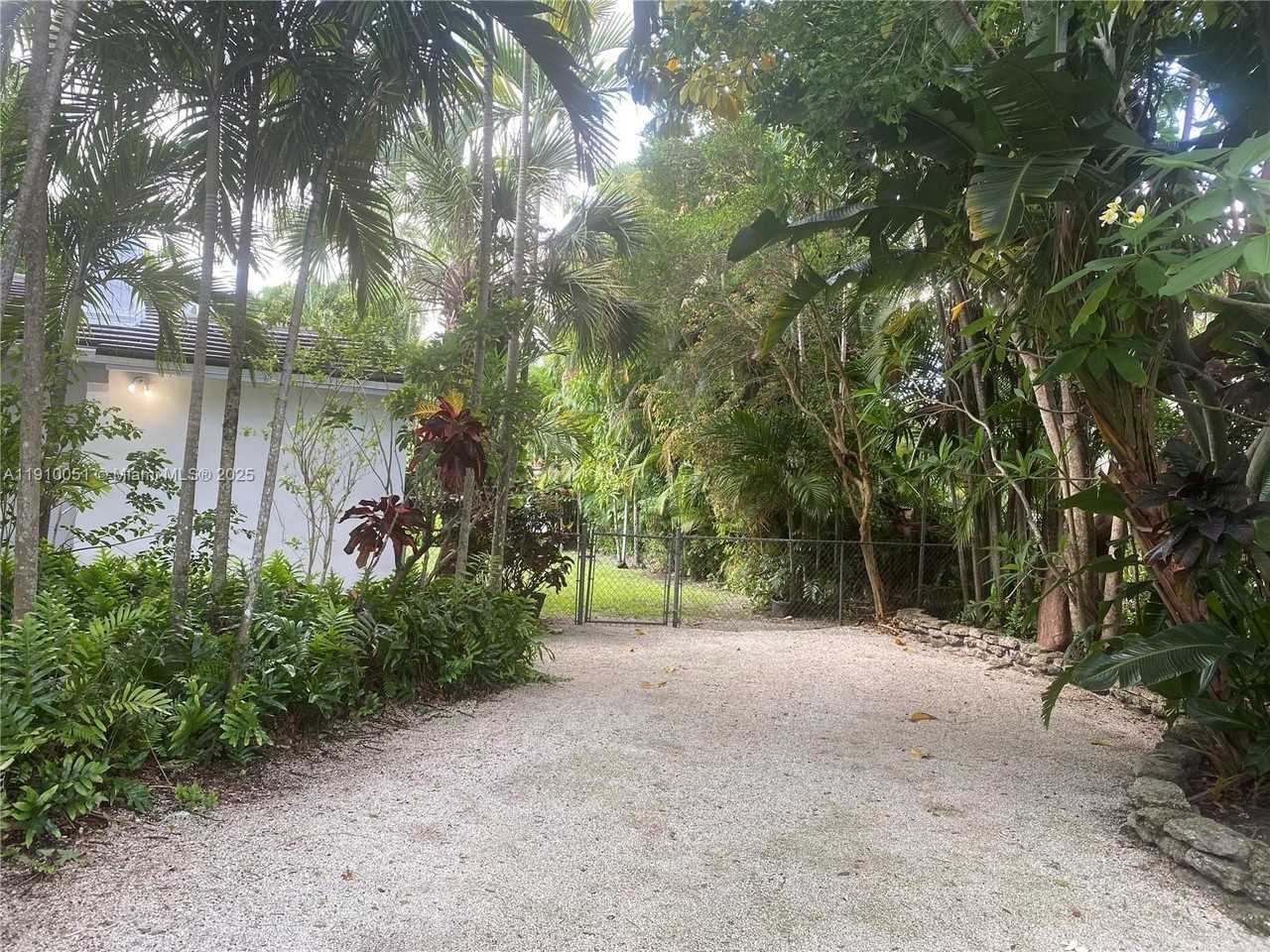 350 Hibiscus Dr #350 - Photo 5 of 30