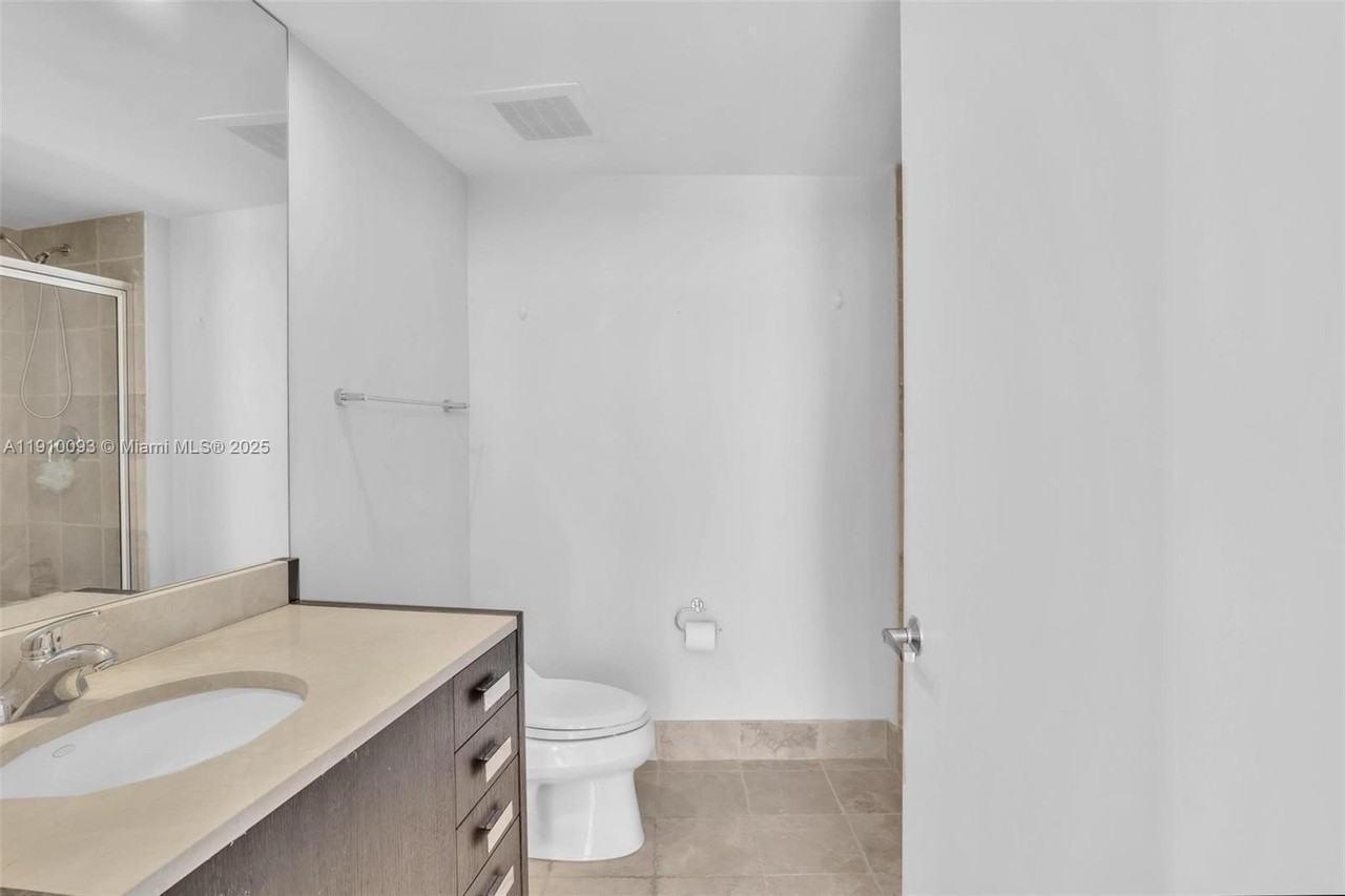 18201 Collins Ave #1502 - Photo 7 of 35