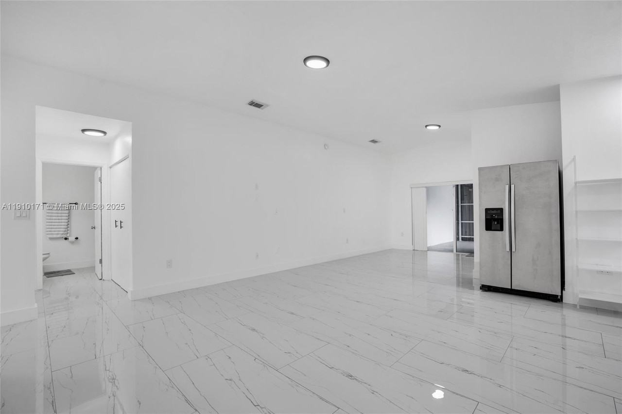 12068 Sw 210th St - Photo 6 of 19