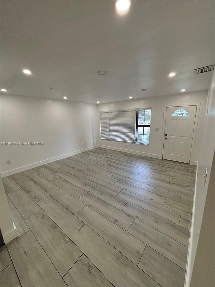 17110 Nw 11th Ave - Photo 3 of 38