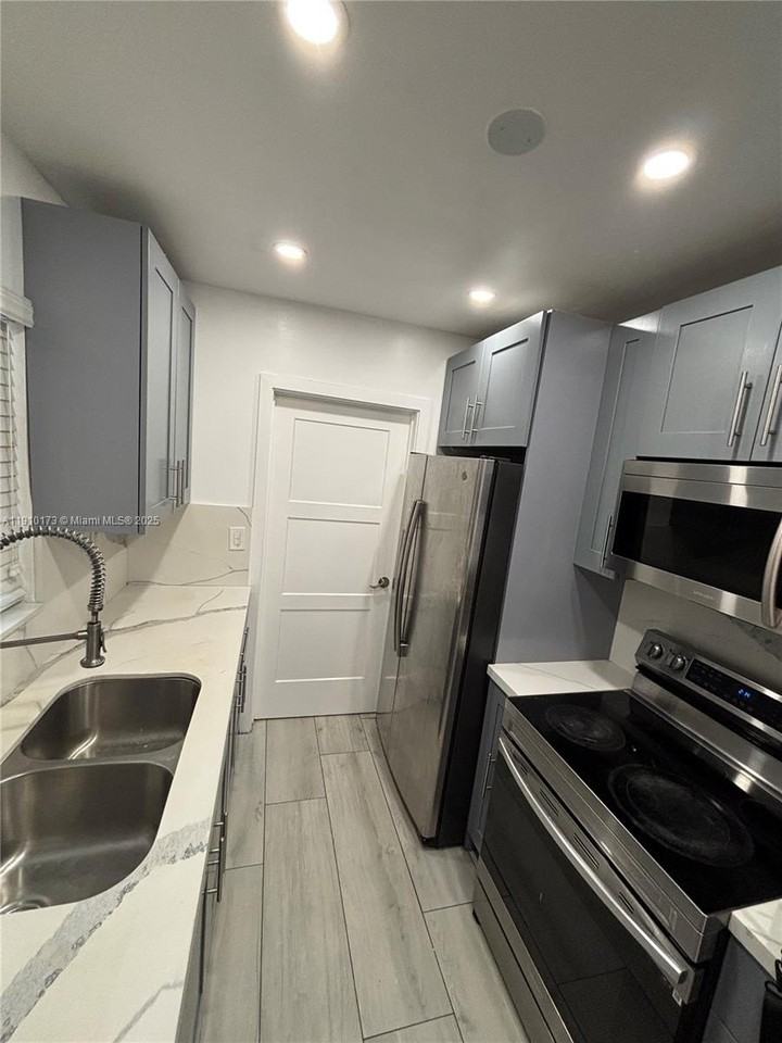 17110 Nw 11th Ave - Photo 6 of 38