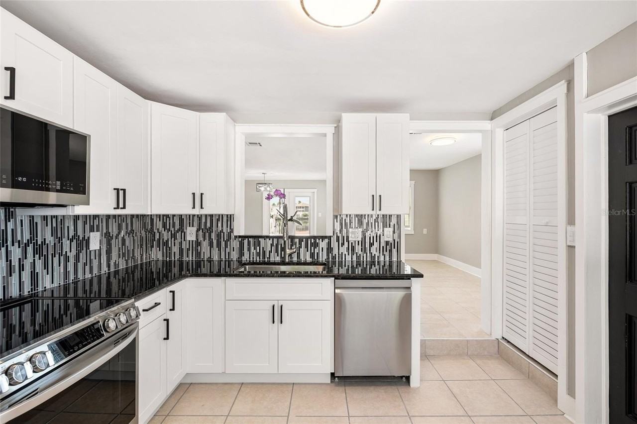 231 E Madeira Ave - Photo 5 of 40