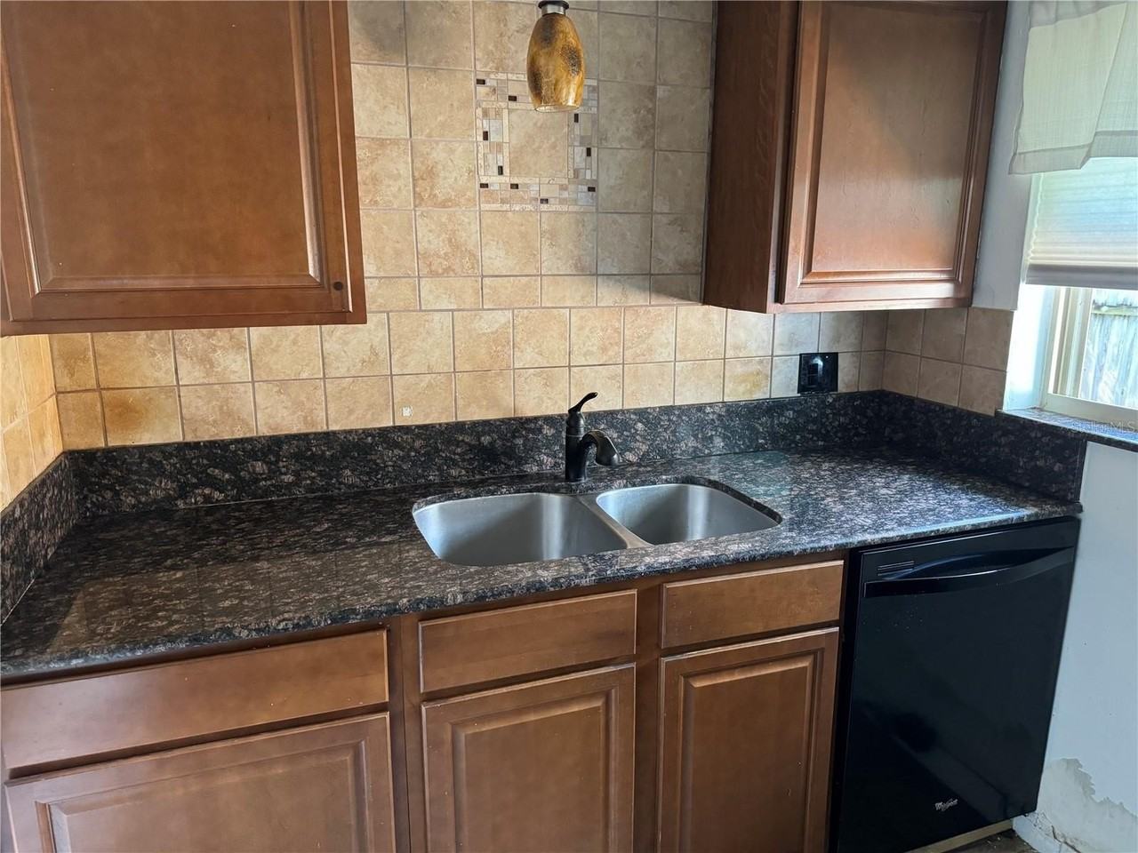 412 73rd Ave - Photo 4 of 28