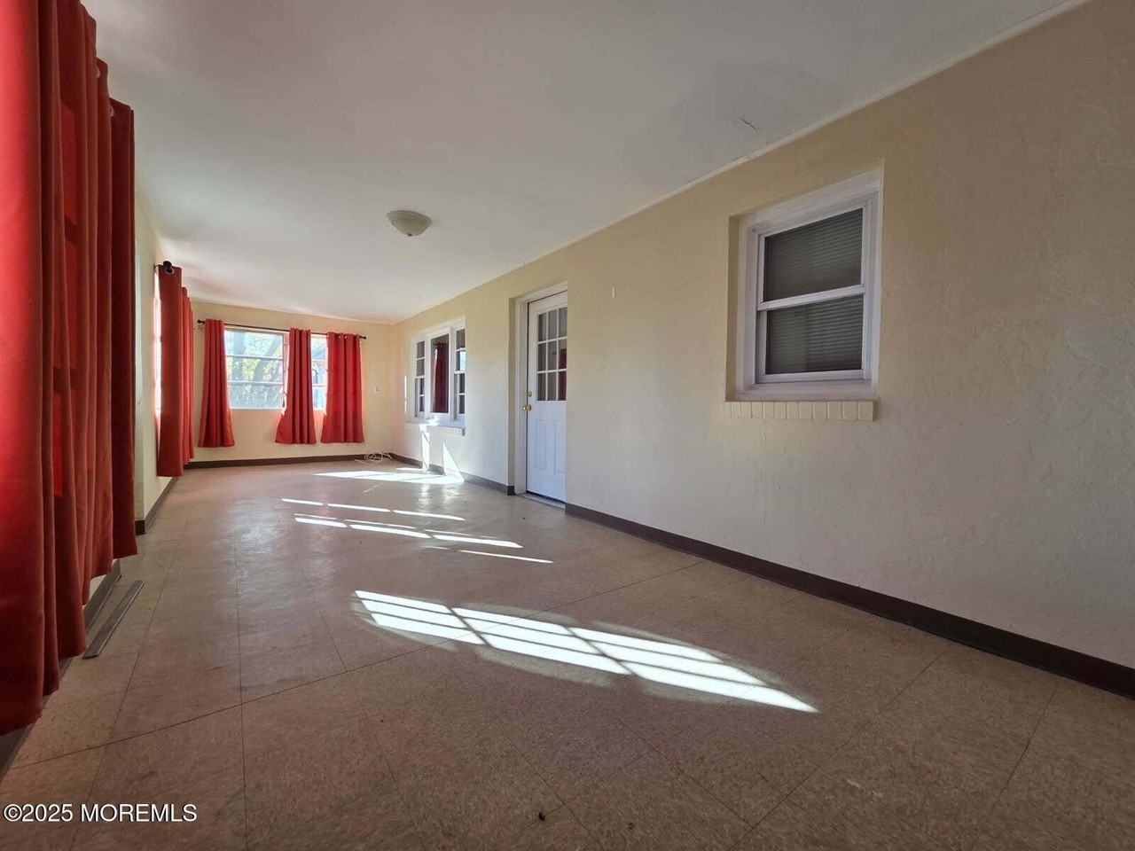 219 Dock St - Photo 3 of 22