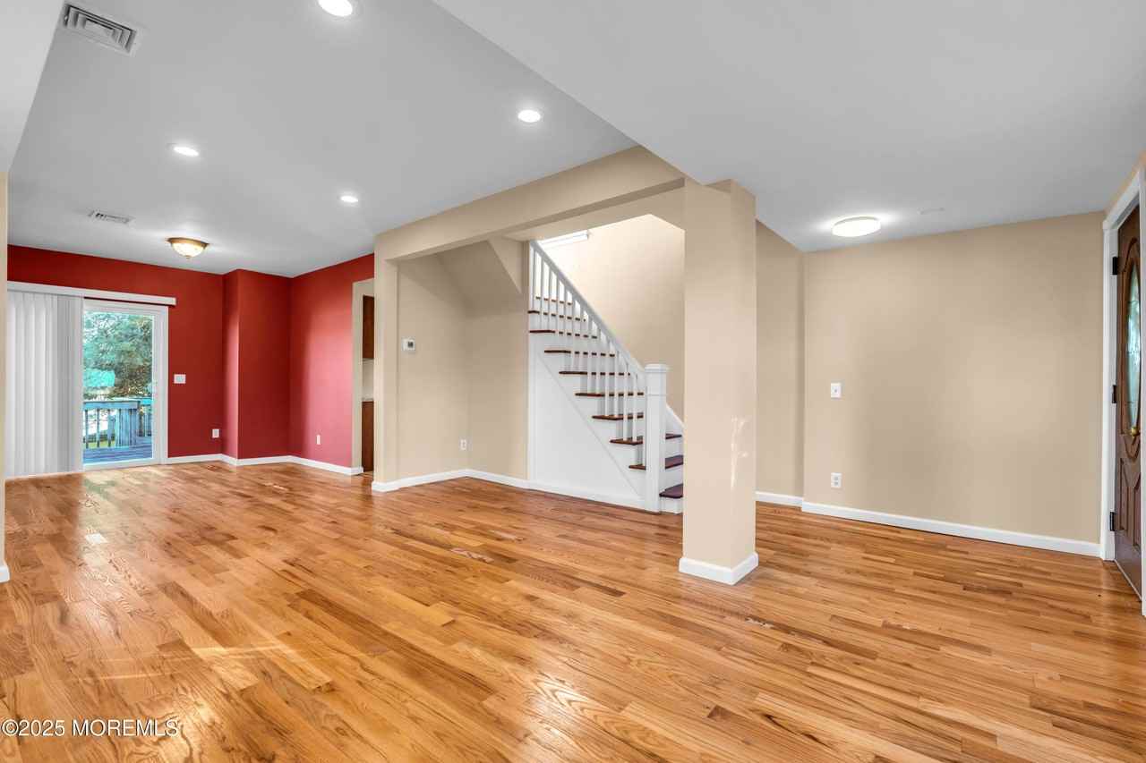 493 Sairs Ave - Photo 5 of 19