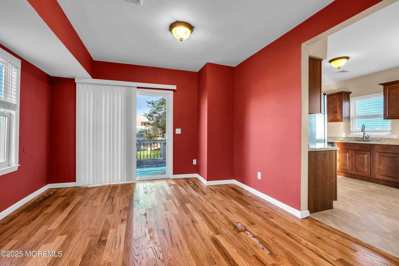 493 Sairs Ave - Photo 7 of 19