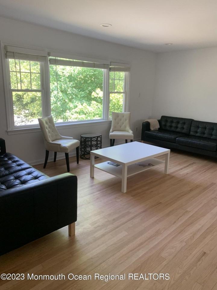 1169 Lincoln Ct - Photo 2 of 7