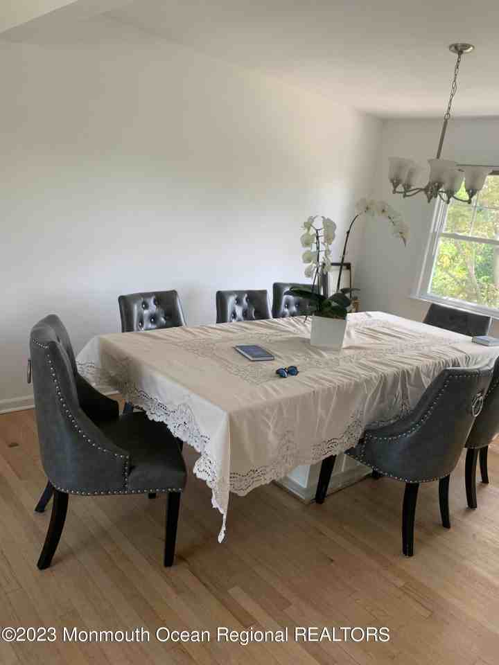 1169 Lincoln Ct - Photo 3 of 7