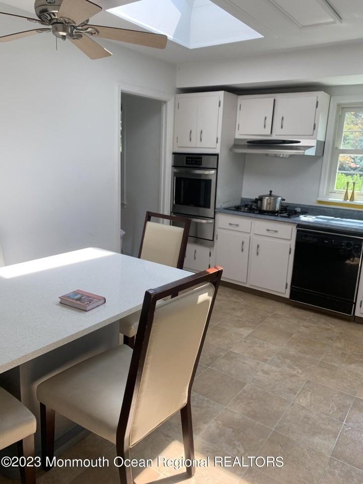 1169 Lincoln Ct - Photo 4 of 7