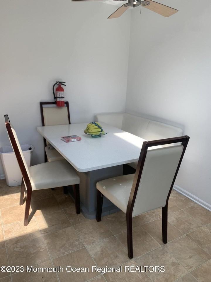 1169 Lincoln Ct - Photo 5 of 7