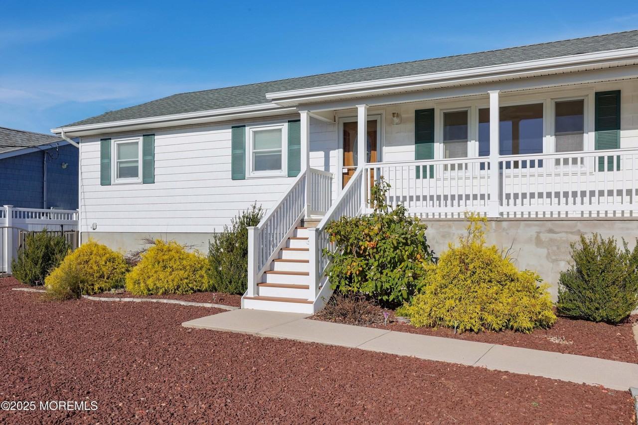 1828 Ensign Ct - Photo 3 of 36