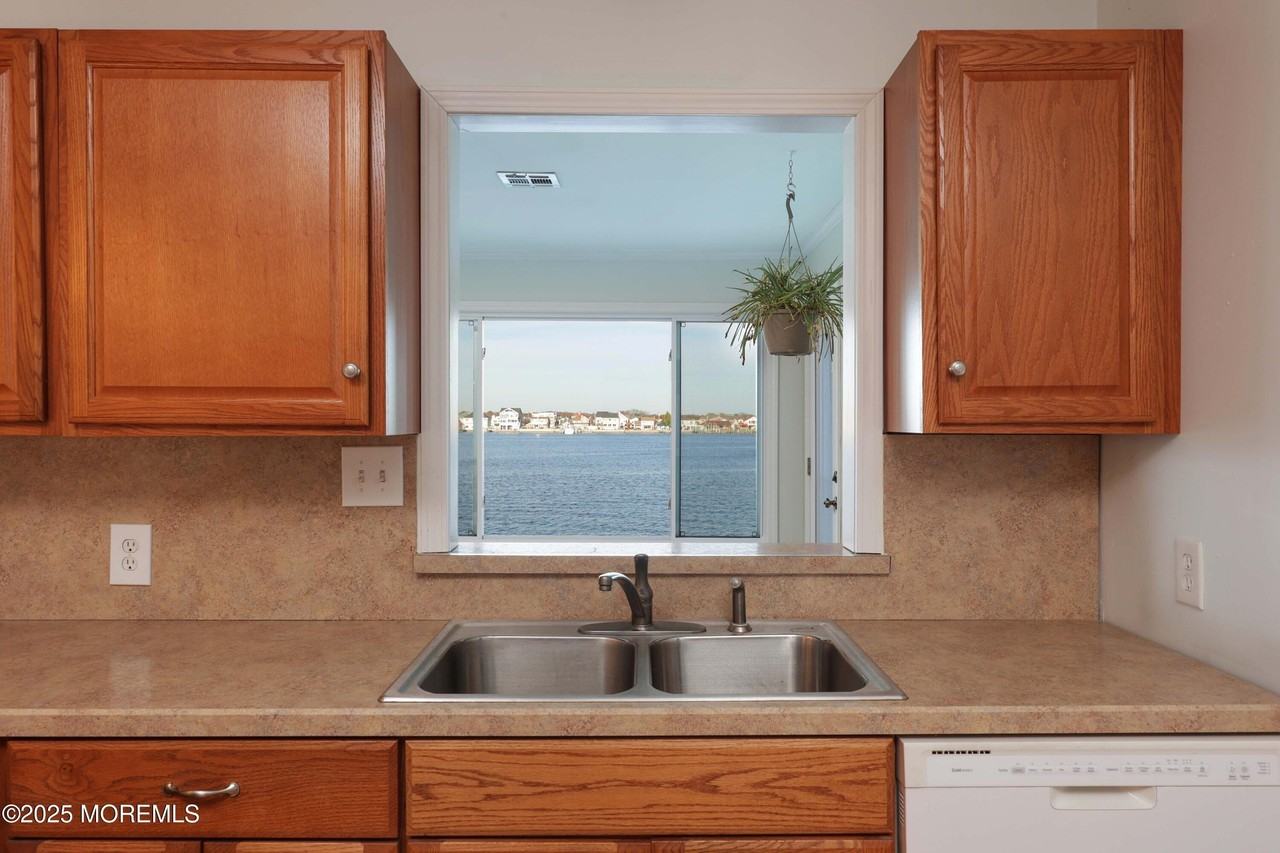 1828 Ensign Ct - Photo 7 of 36