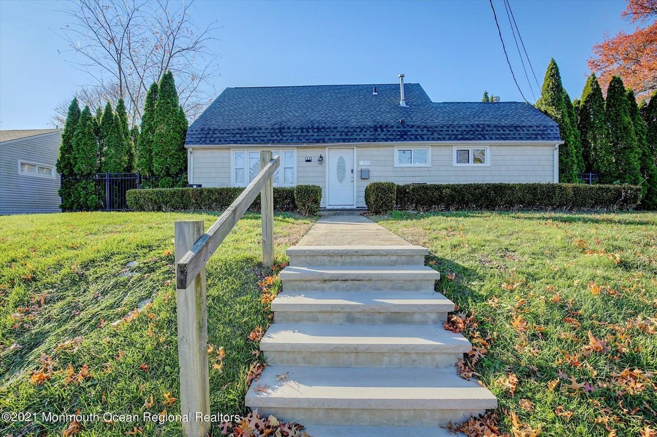 980 Woodgate Ave - Photo 2 of 30