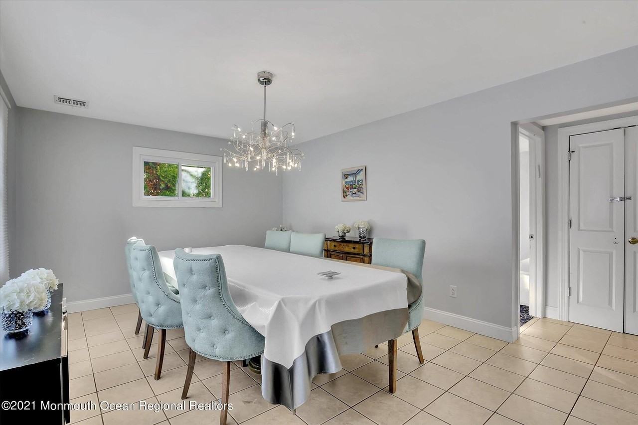 980 Woodgate Ave - Photo 5 of 30