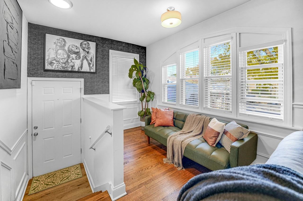 10516 S Eggleston Ave - Photo 3 of 16