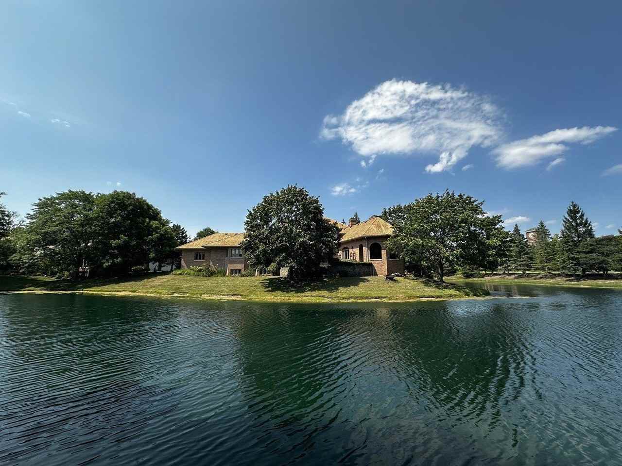 1115 Bridgeview Ln - Photo 3 of 37