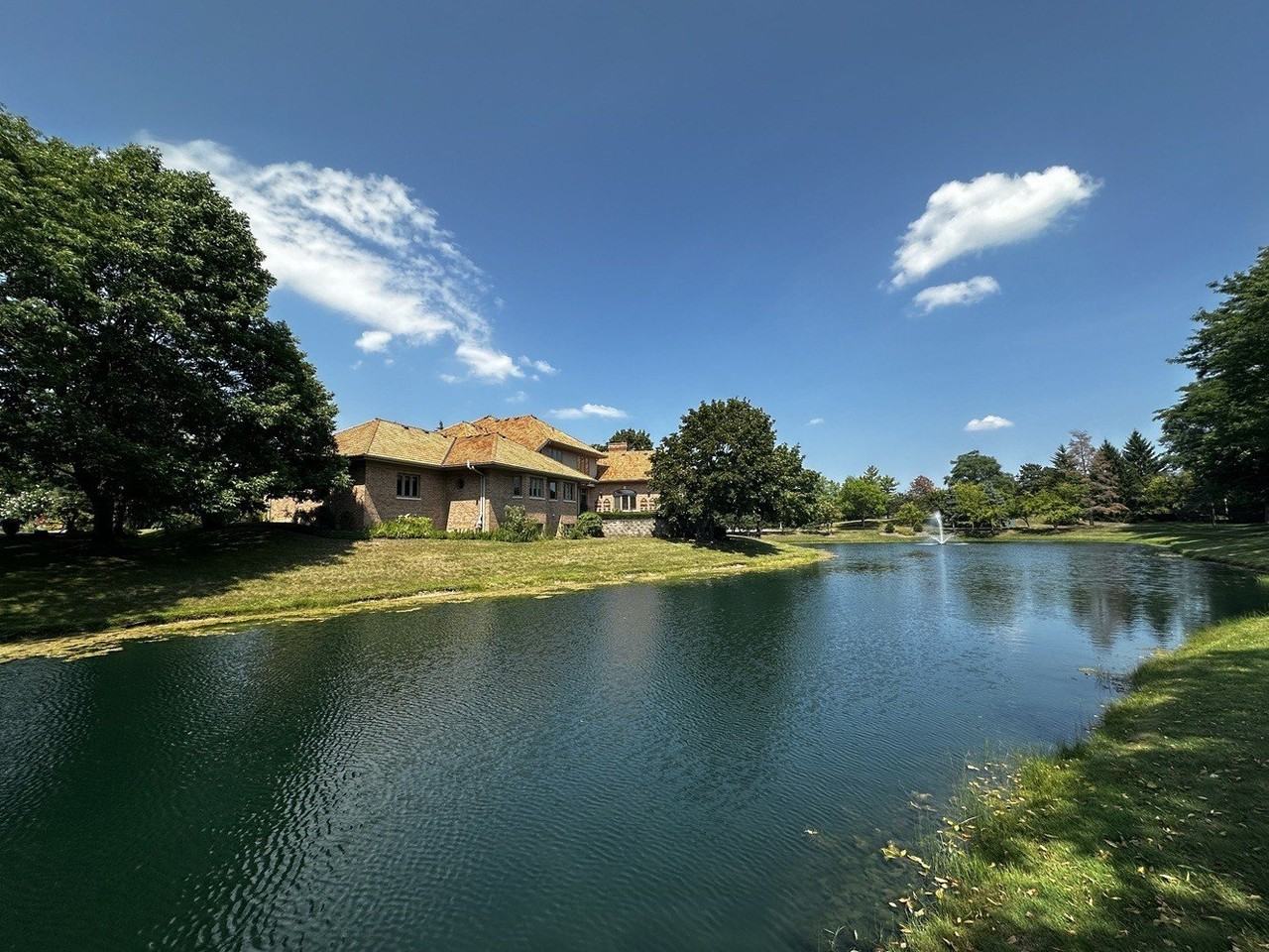 1115 Bridgeview Ln - Photo 4 of 37