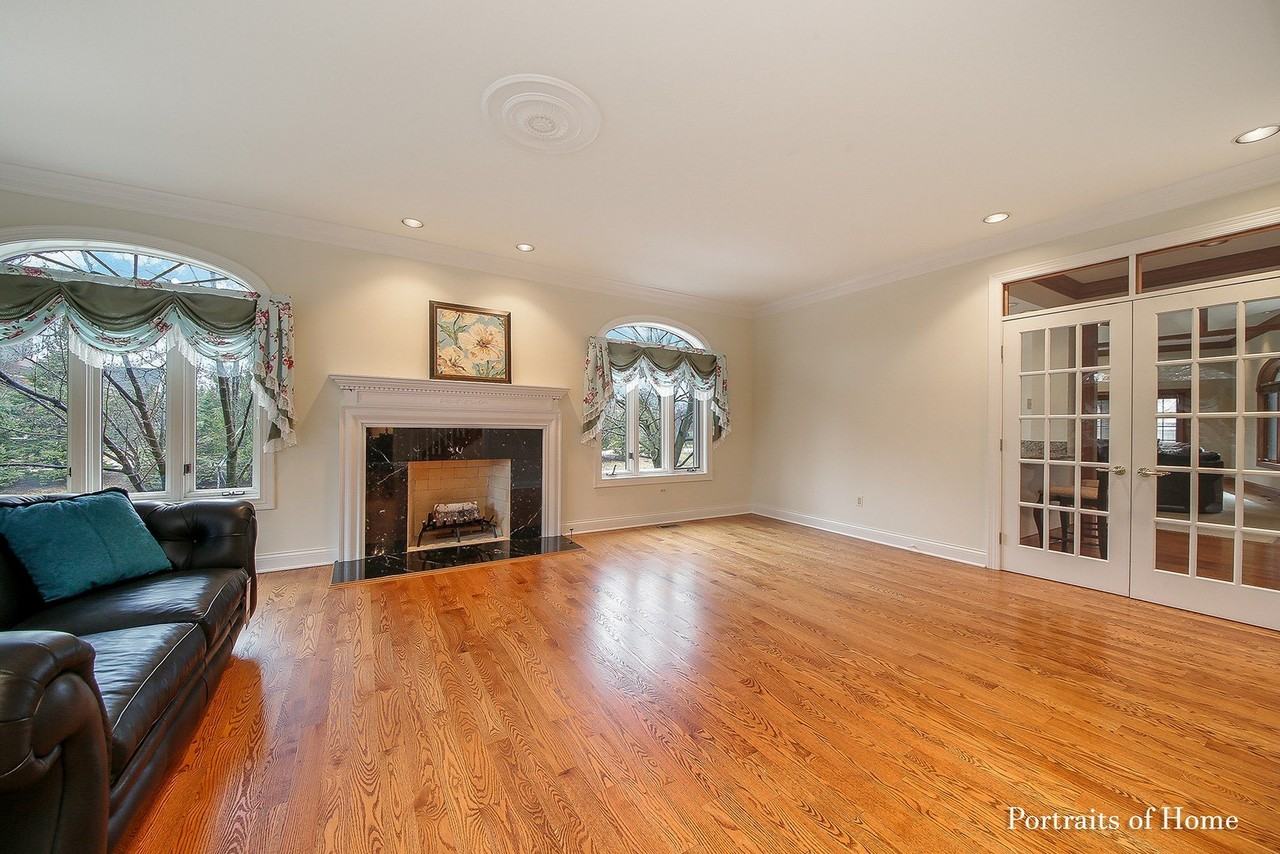 1115 Bridgeview Ln - Photo 5 of 37