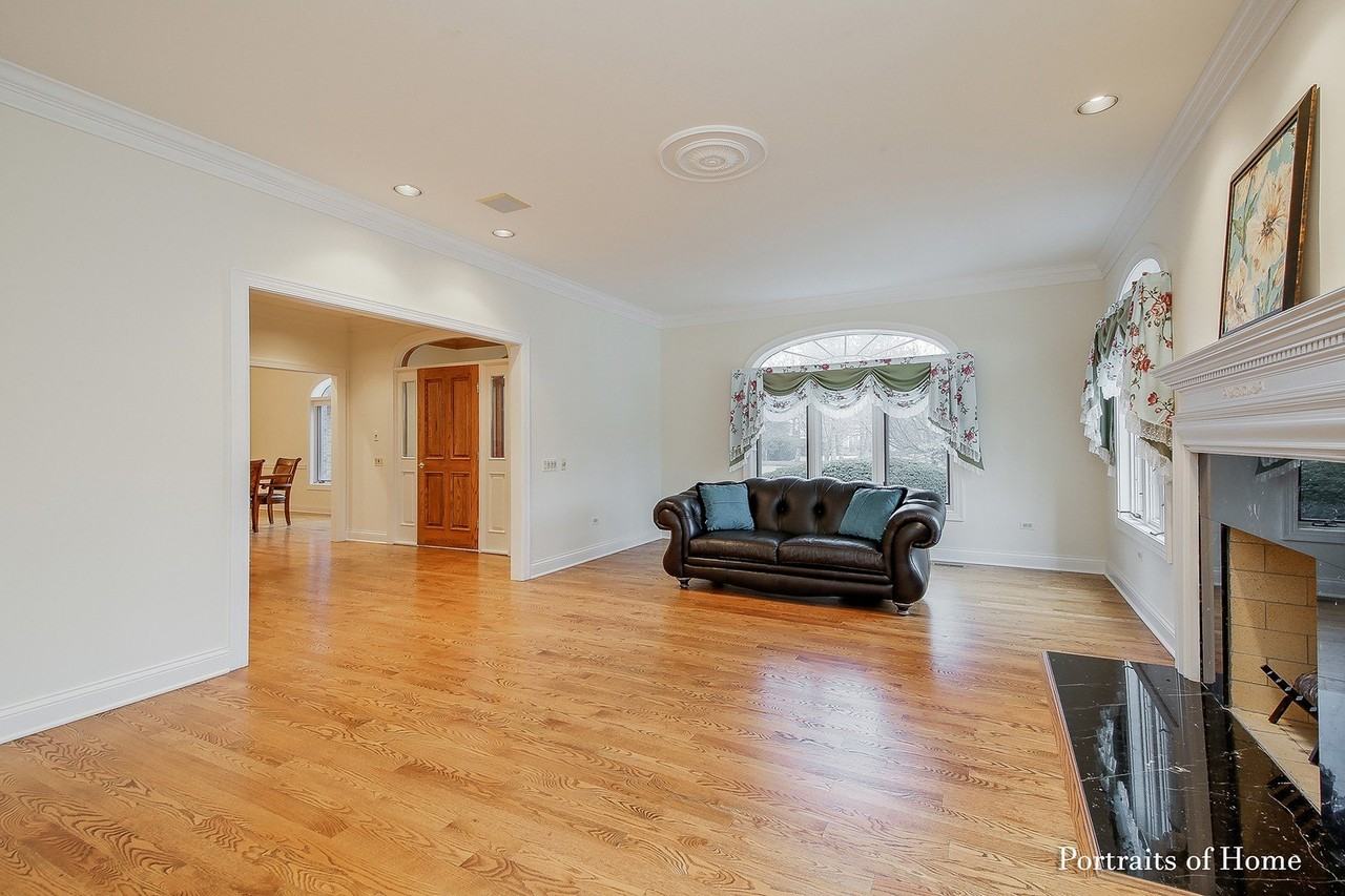 1115 Bridgeview Ln - Photo 6 of 37