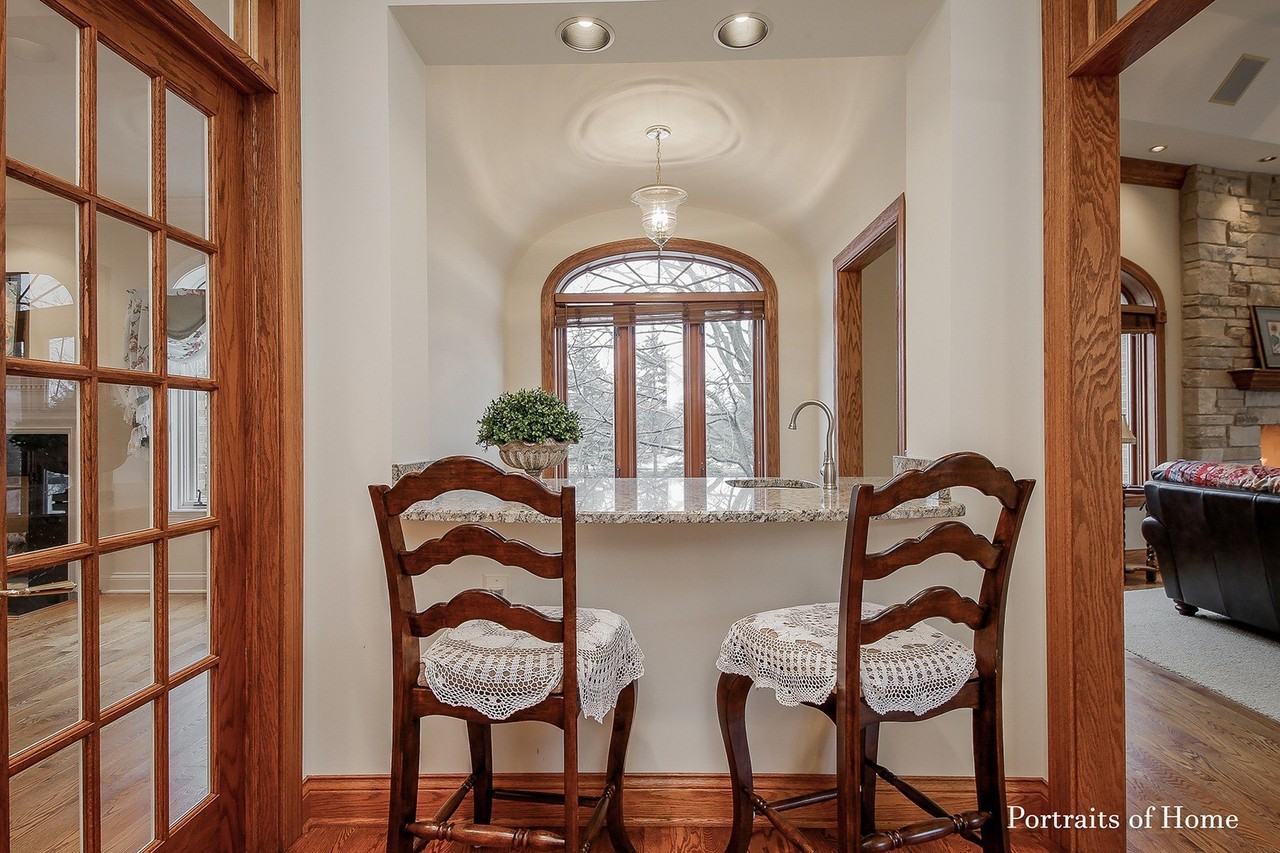 1115 Bridgeview Ln - Photo 7 of 37