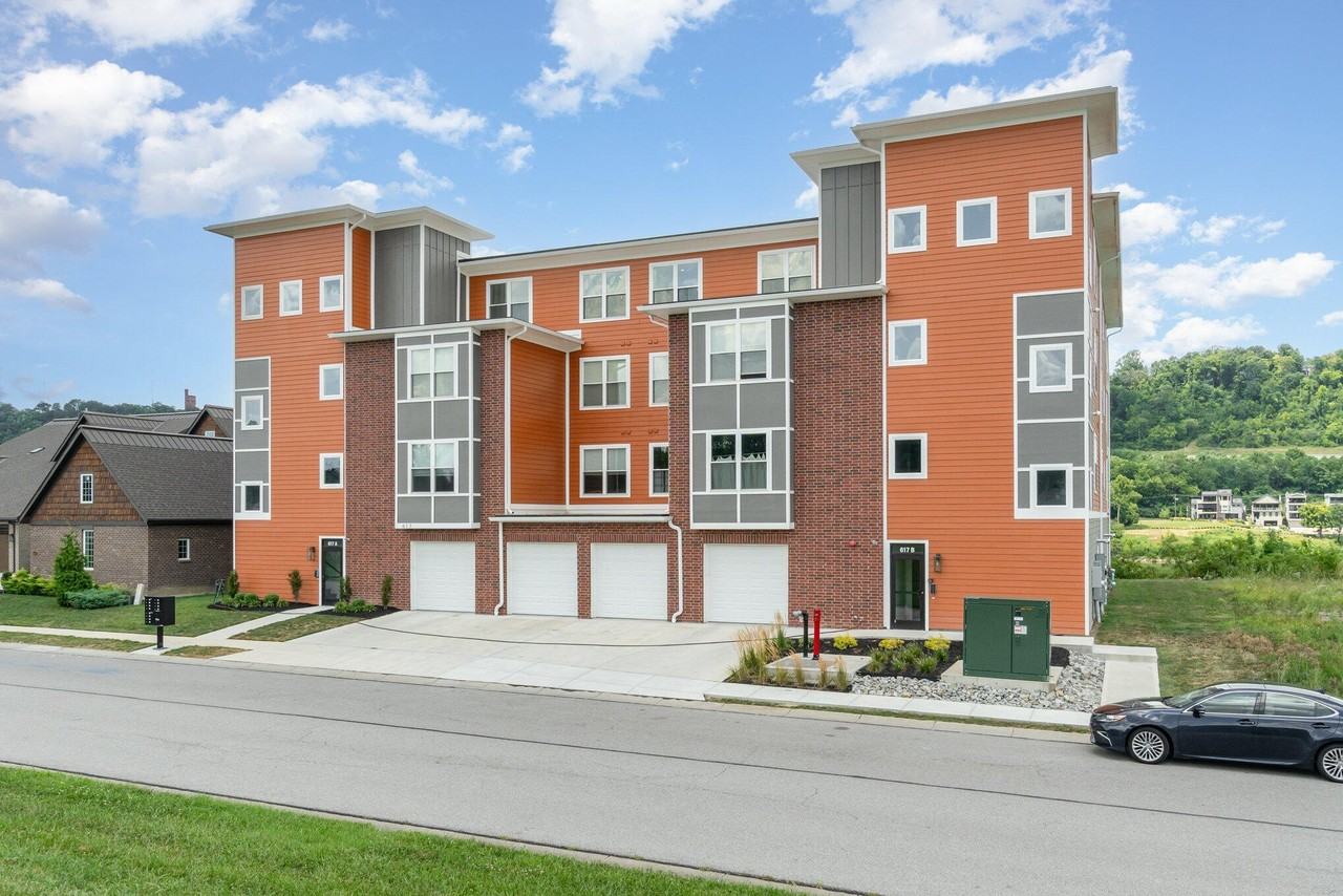 617 Manhattan Blvd Unit 302 #302