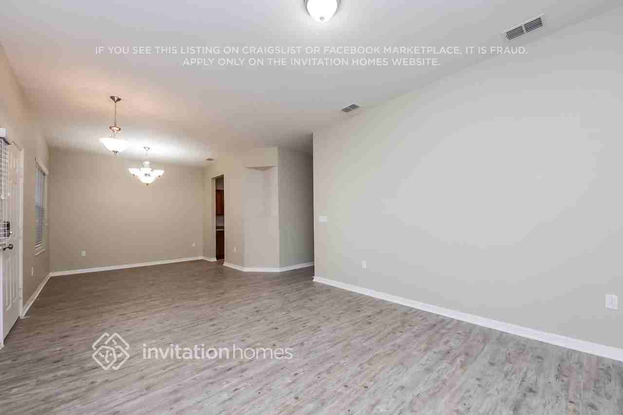 3605 Bristol Cove Ln - Photo 3 of 21