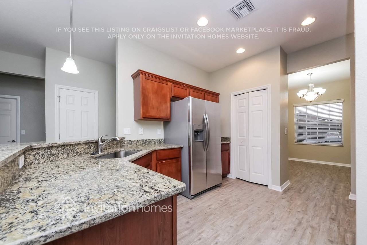 3605 Bristol Cove Ln - Photo 5 of 21