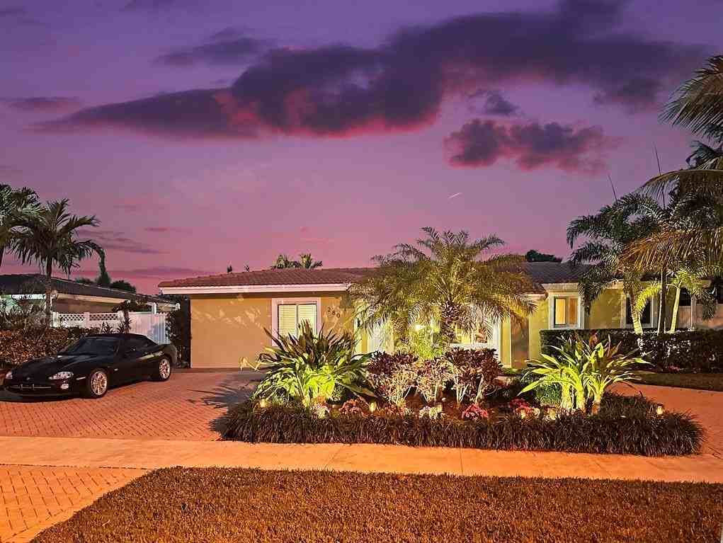 280 Se 3rd Ave - Photo 3 of 50