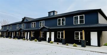 featured image of 913 W 9th St