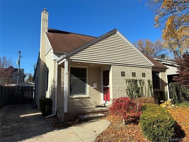 1562 S Bates St - Photo 3 of 37