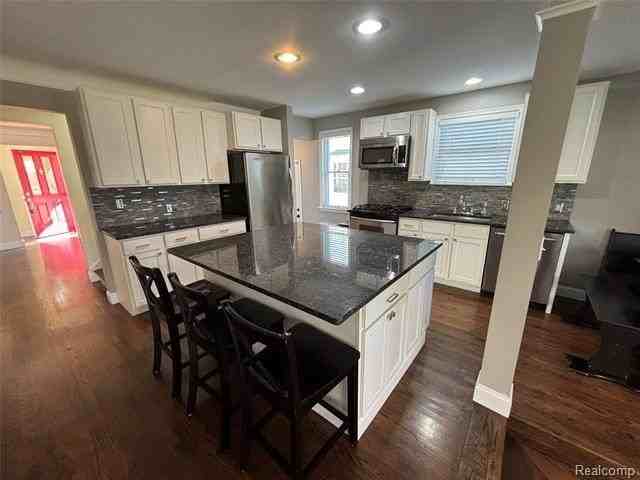 1562 S Bates St - Photo 7 of 37