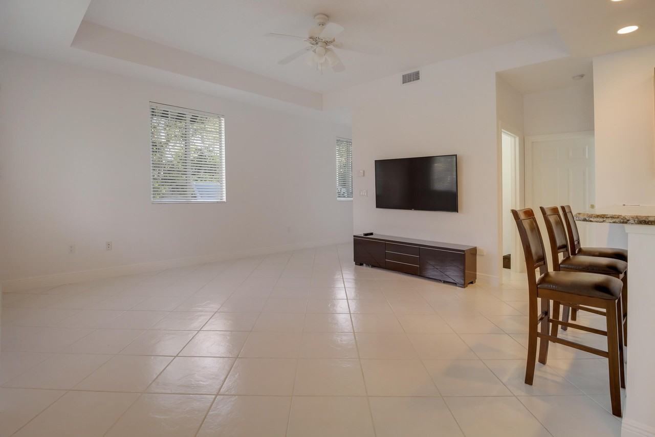 518 N Federal Hwy #9 - Photo 7 of 25