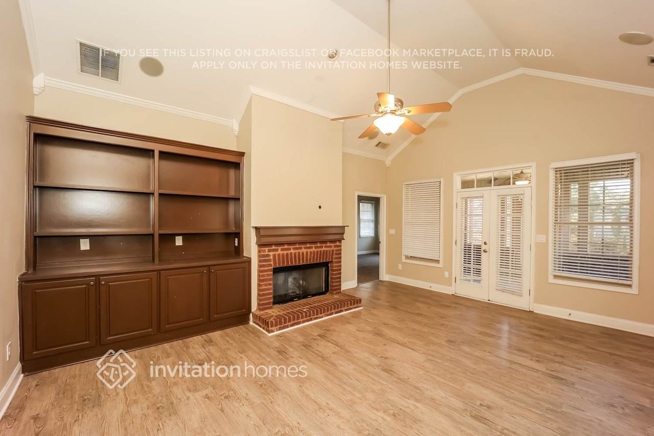 9207 Golfview Circle - Photo 4 of 18