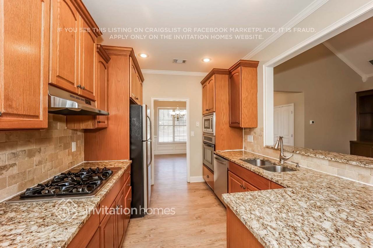 9207 Golfview Circle - Photo 7 of 18