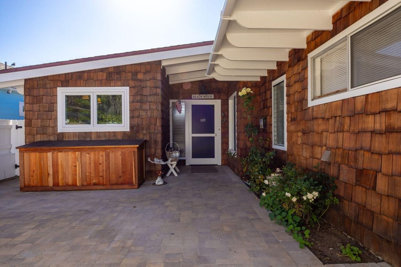 3884 Pacific Coast Highway - Photo 4 of 29