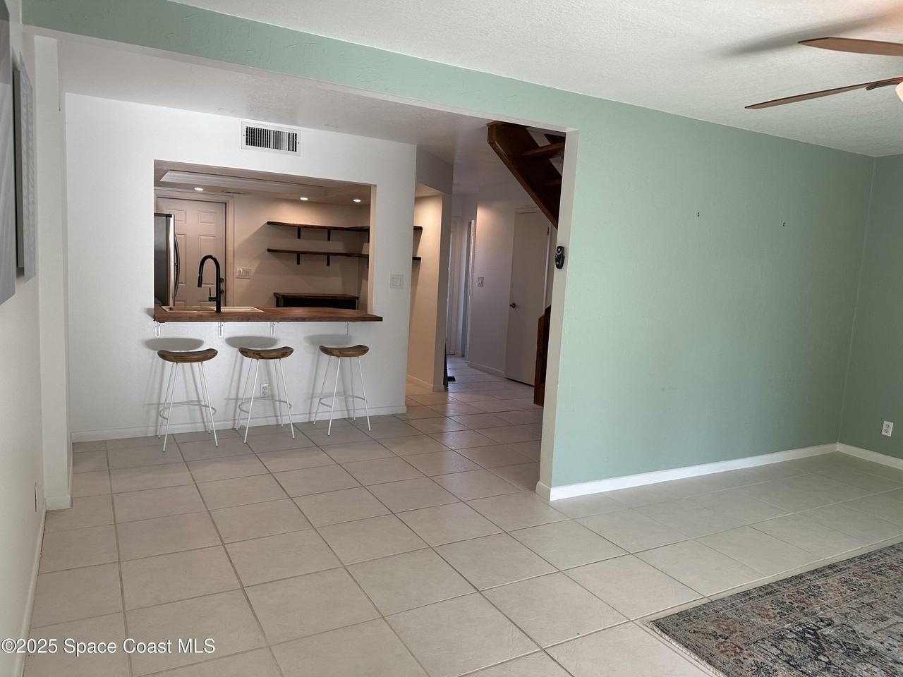 56 Emerald Ct - Photo 3 of 24