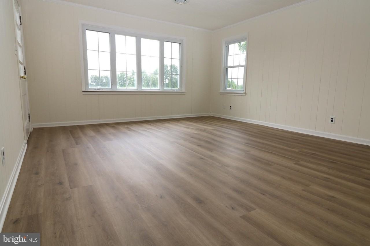 111 Williamsville Rd - Photo 6 of 25