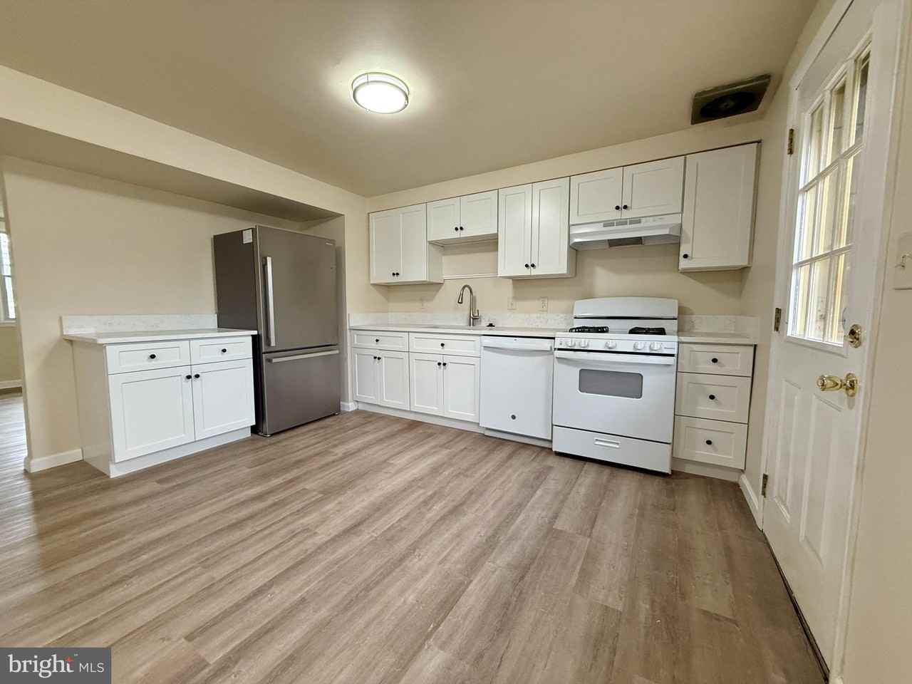 2008 Ewald Ave - Photo 4 of 25