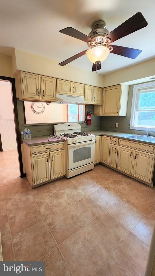 408 Deptford Road - Photo 3 of 13