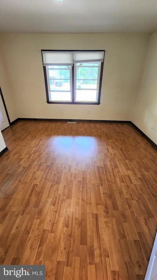 408 Deptford Road - Photo 5 of 13