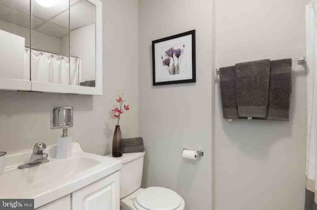 201 S 13th St #401 - Photo 5 of 15