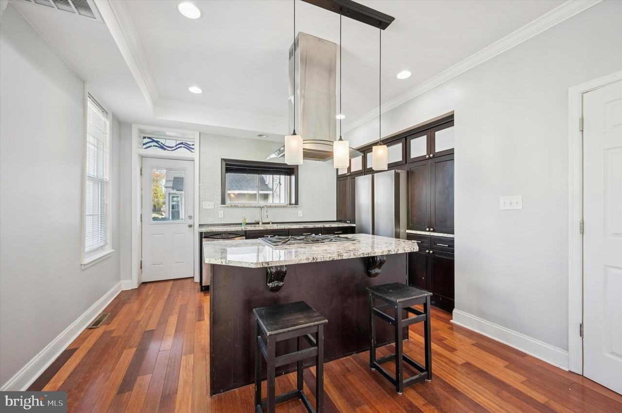 389 Conarroe St - Photo 5 of 15