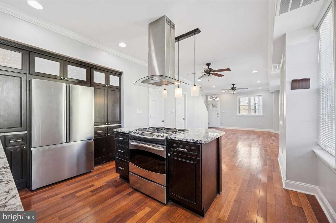 389 Conarroe St - Photo 6 of 15