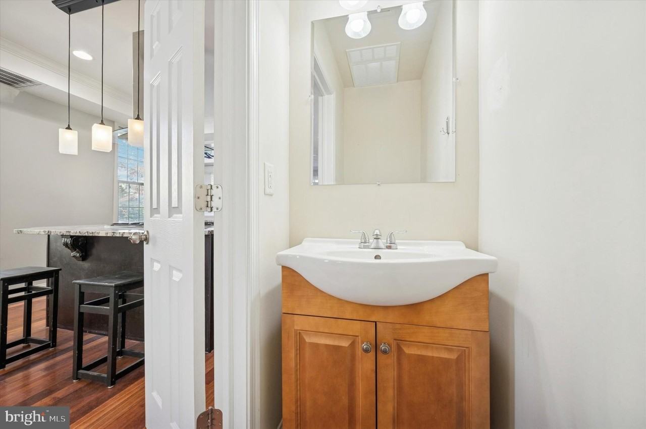 389 Conarroe St - Photo 7 of 15