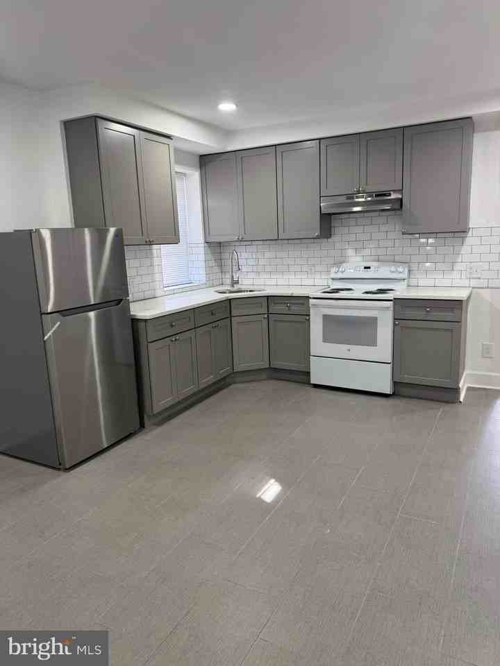 4820 Longshore Ave 2nd Fl #2ndFL - Photo 5 of 7